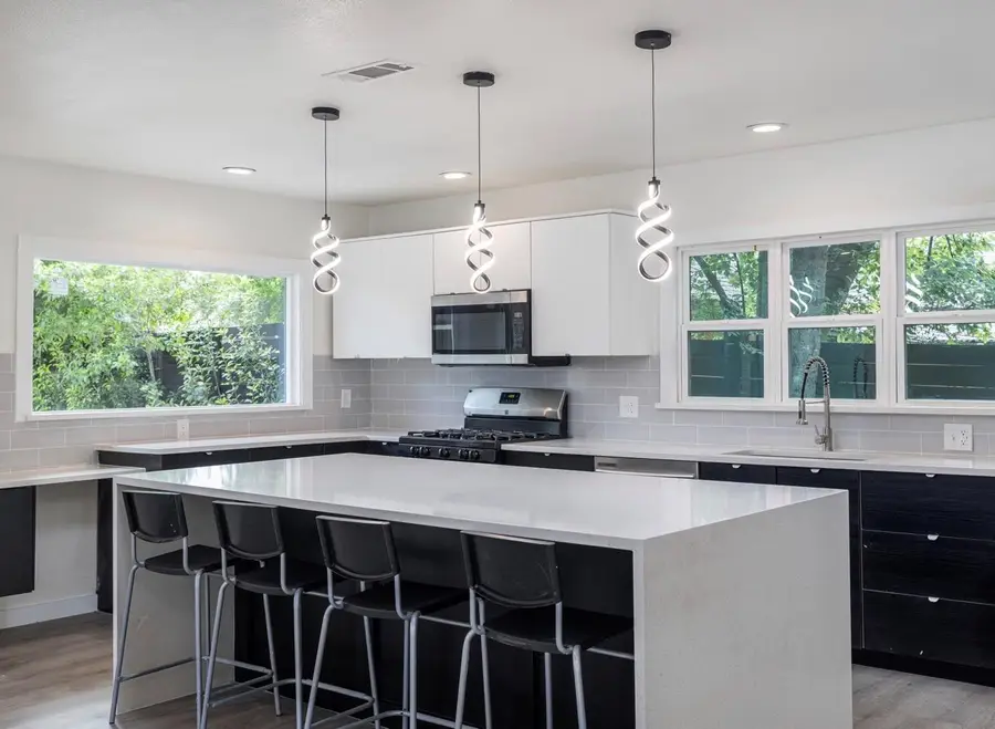 6702 Rockridge Ct, Austin, TX 78744 - #3