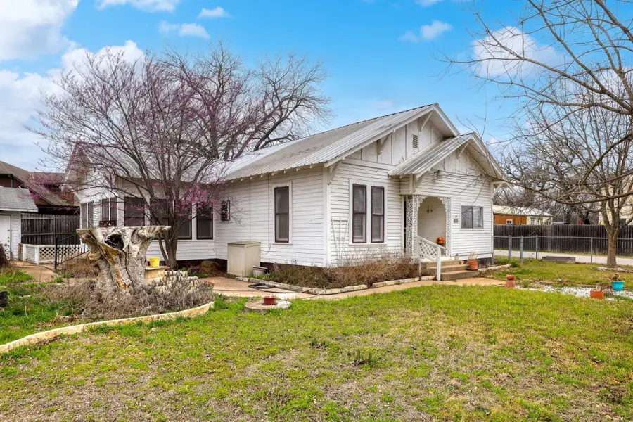 804 Main St, Liberty Hill, TX 78642 - #2