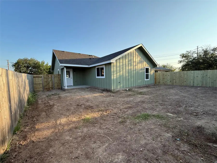 1710 E Avenue J Ave, Lampasas, TX 76550 - #2