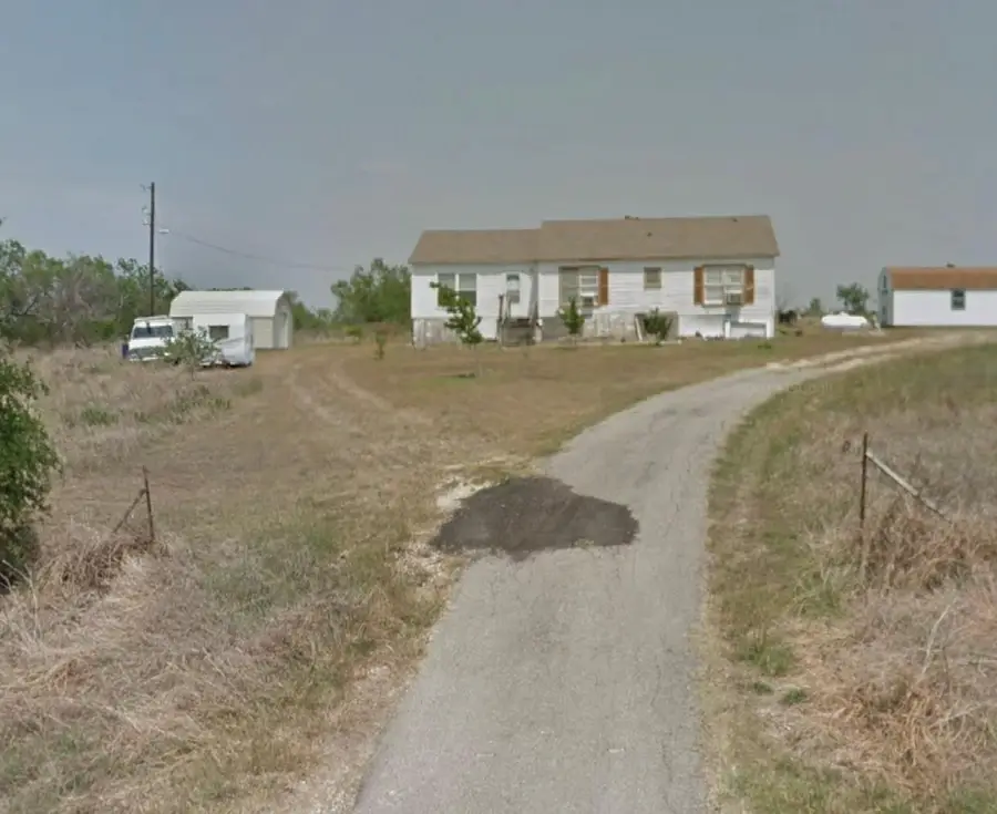 415 Holz Rd, Niederwald, TX 78640 - Image #2