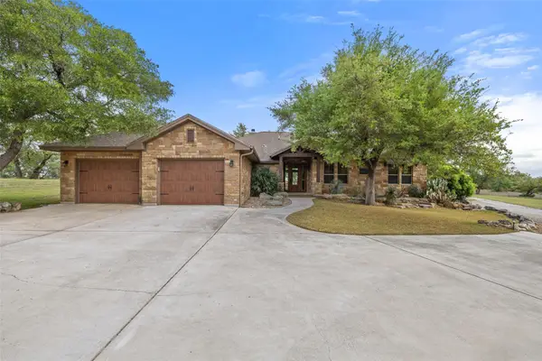 101 Crooked Oak Ln, Round Mountain, TX 78663