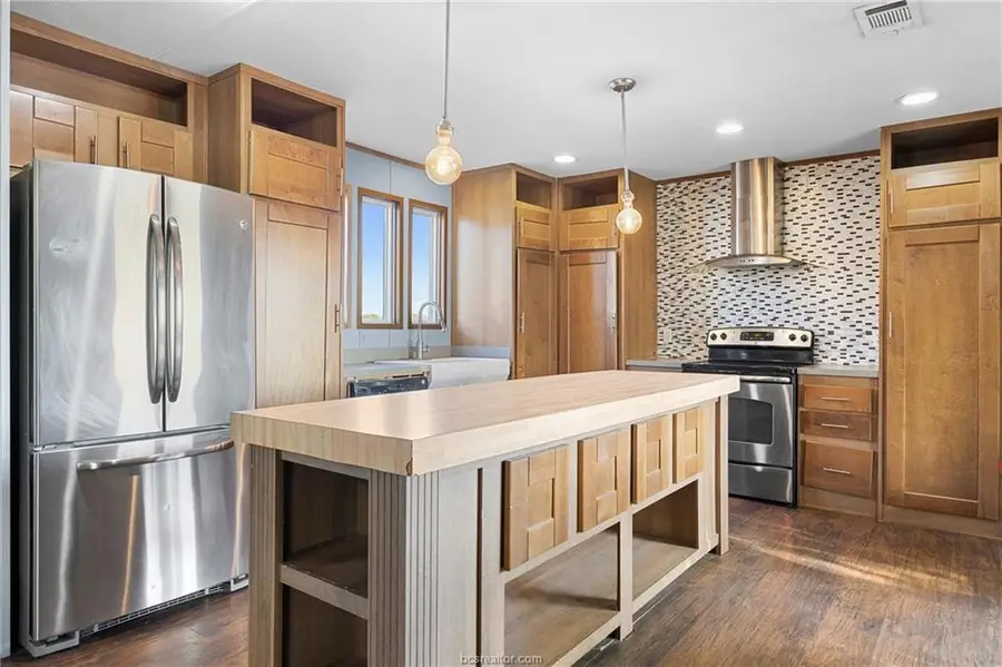 2361 Smetana Rd, Bryan, TX 77807 - Image #2