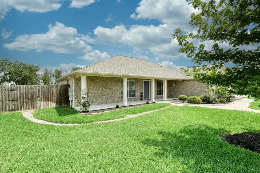 102 Bosque Dr, Hutto, TX 78634 - Image #2