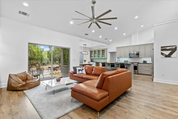 20904 Northland Dr, Lago Vista, TX 78645