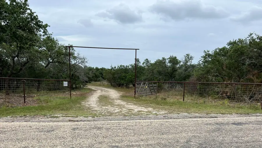 1984 N Grape Creek Rd, Fredericksburg, TX 78624 - Image #2