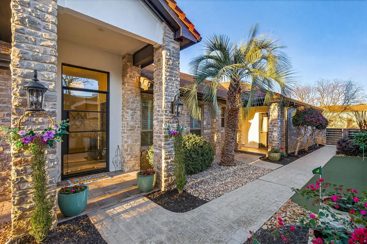 402 Horseshoe Bay North Blvd, Horseshoe Bay, TX 78657 - #1