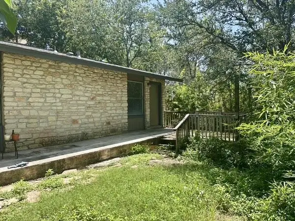 1103 Hillyer St #A/B, San Marcos, TX 78666