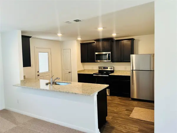 109 Fairfax Ln, Jarrell, TX 76537