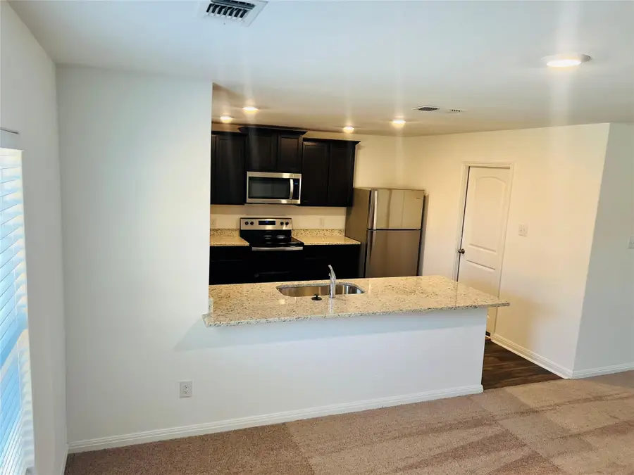 109 Fairfax Ln, Jarrell, TX 76537 - #2