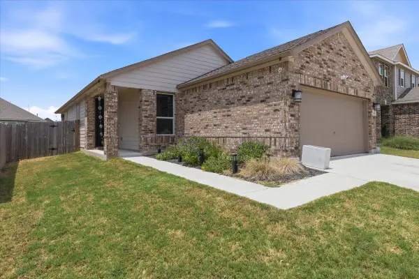223 Pitkin Dr, Lockhart, TX 78644