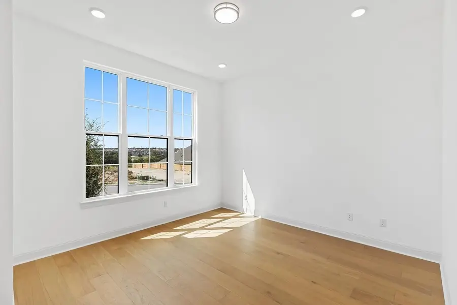 905 South Hemingway Loop, Liberty Hill, TX 78642 - Image #2