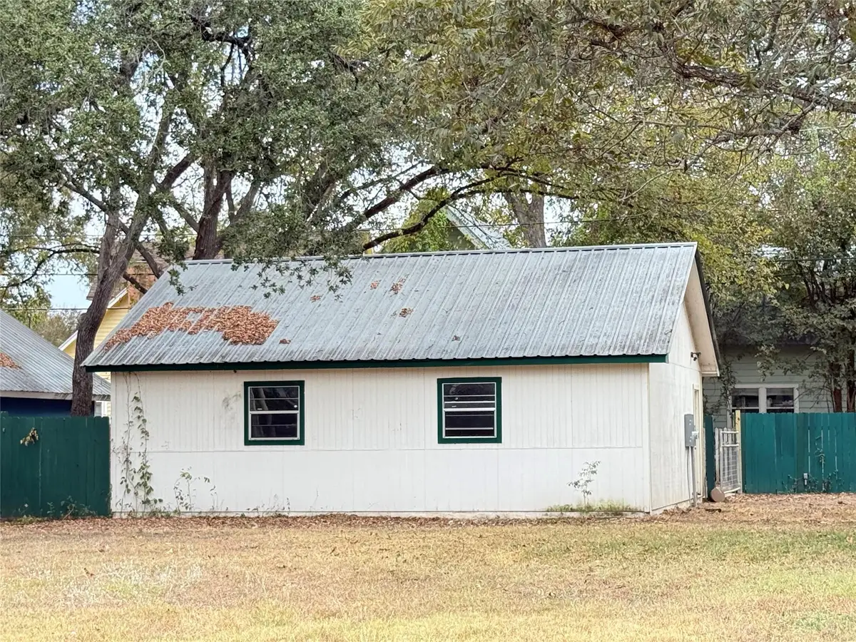 502 Main St, Smithville, TX 78957 - Image #1