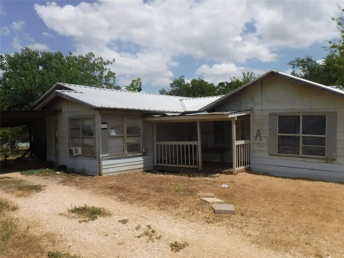 310 Houston St, Elgin, TX 78621 - #1
