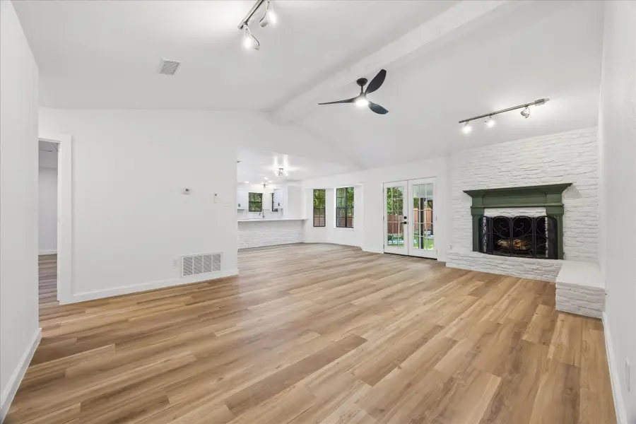 1706 Davis St, Taylor, TX 76574 - #3