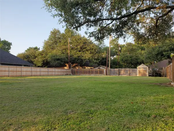 2200 Lark Ln, Taylor, TX 76574