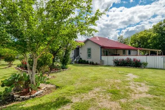 440 E Clark St, Bartlett, TX 76511 - #2