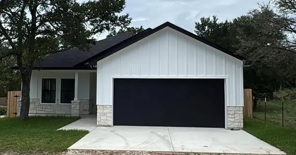 889 S Leon, Giddings, TX 78942