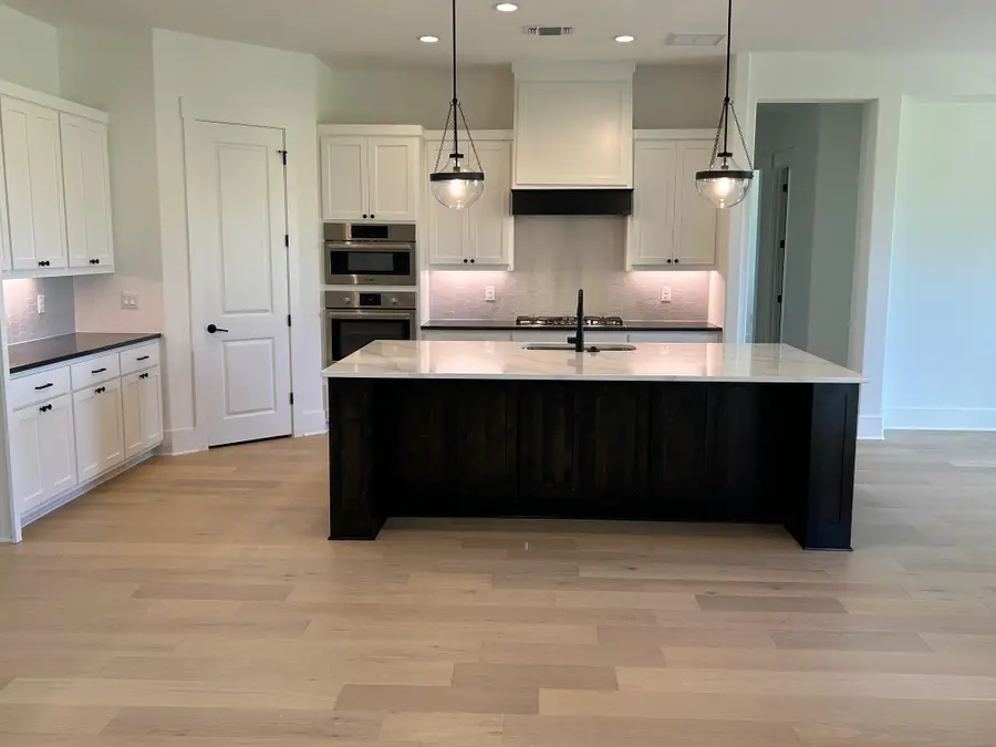 237 Lazy Creek Dr, Round Rock Georgetown, TX 78642 - Image #2