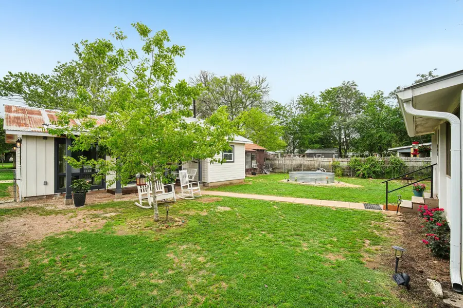 801 Bishop St, Smithville, TX 78957 - Image #3