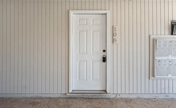 300 E Croslin St #106, Austin, TX 78752