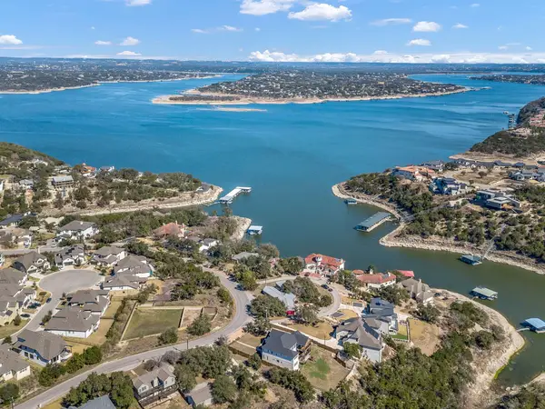 3016 Tradewind Dr, Spicewood, TX 78669