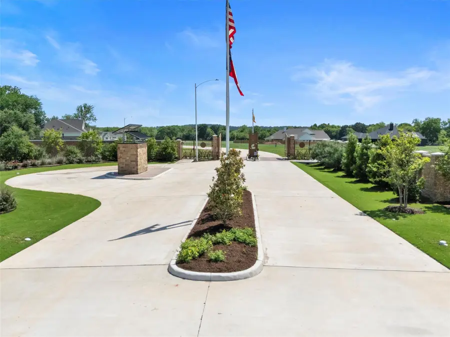 229 Hydrangea Dr, Smithville, TX 78957 - #2