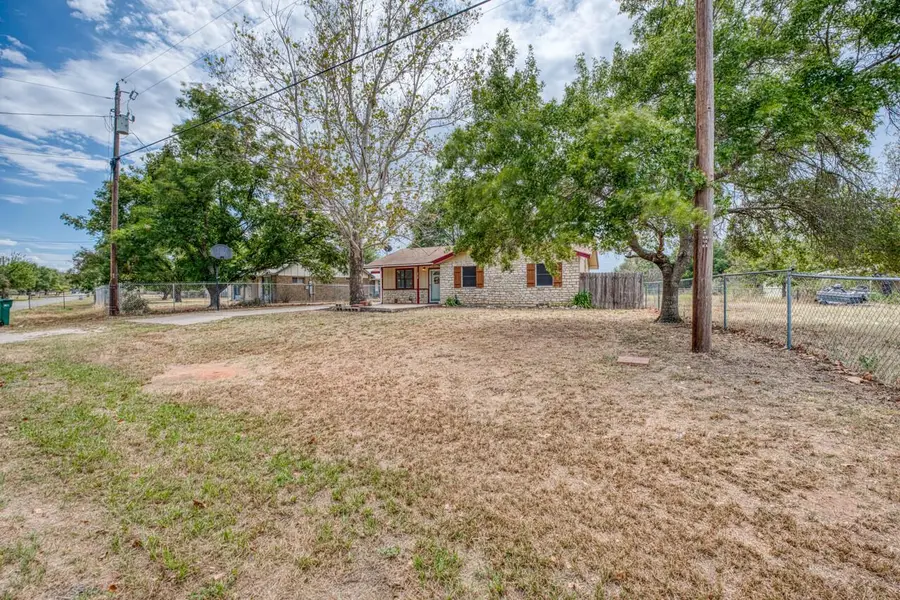 212 N River Oaks Dr, Burnet, TX 78611 - #2