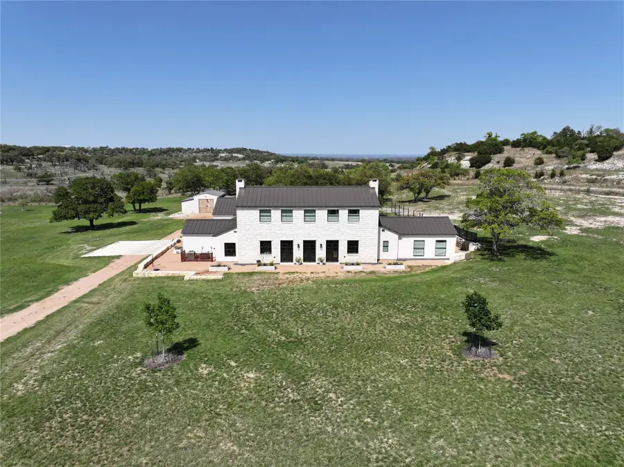130 Overlook Dr, Fredericksburg, TX 78624 - Image #2