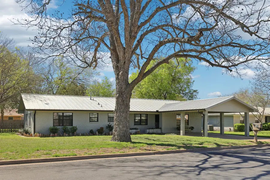 110 Jones St, Bastrop, TX 78602 - #2