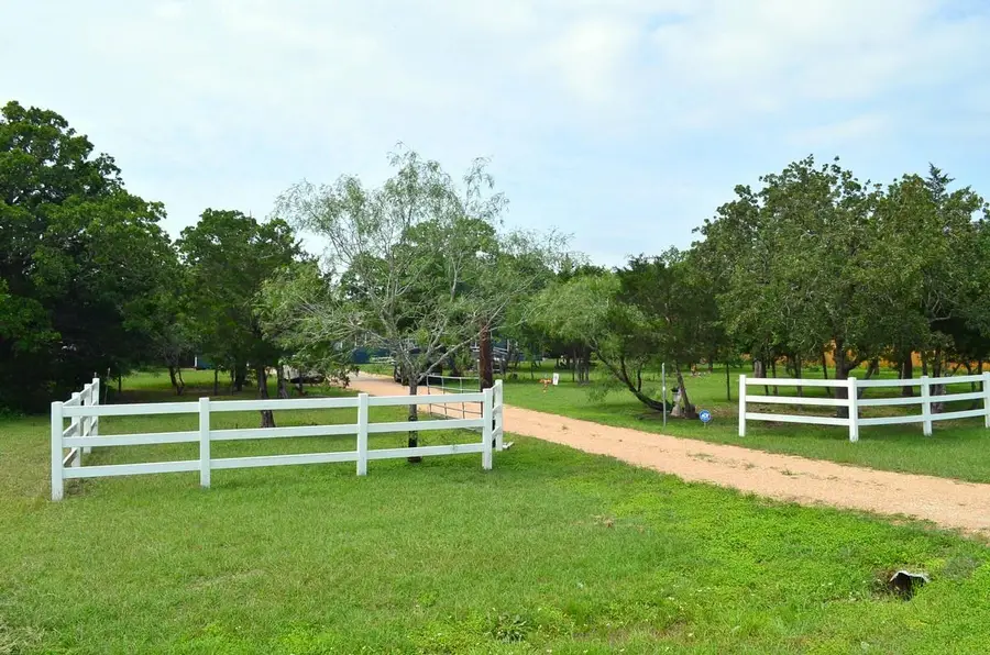218 Texas Oak Dr, Cedar Creek, TX 78612 - #3