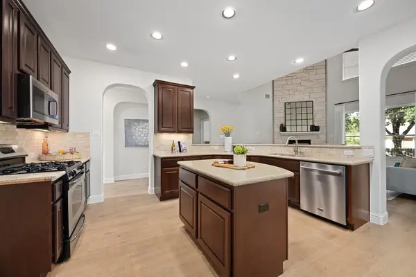 8620 Alophia Dr, Austin, TX 78739