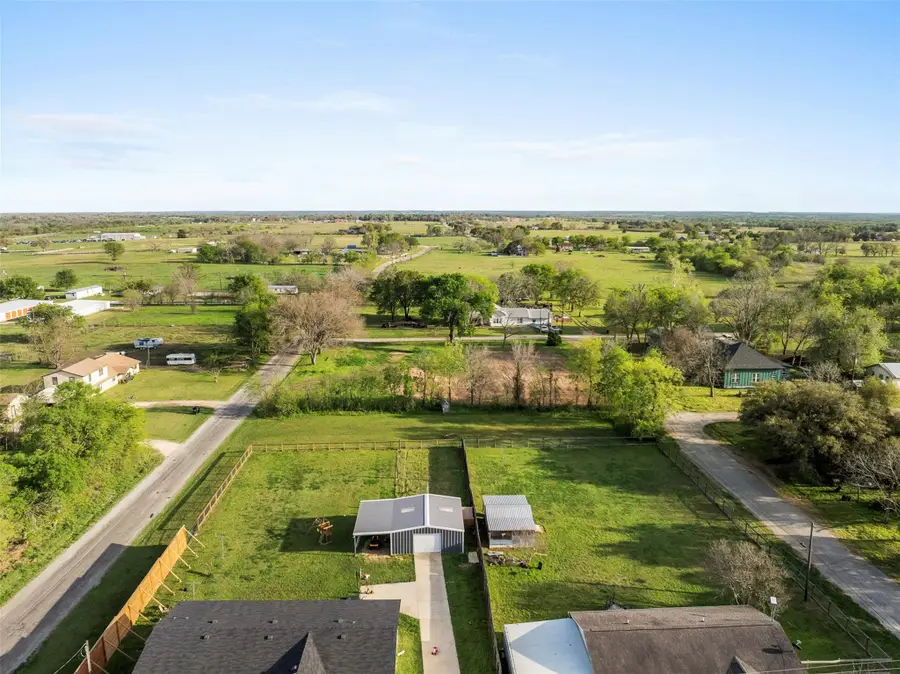 320 Douglas St #2, Lexington, TX 78947 - Image #3