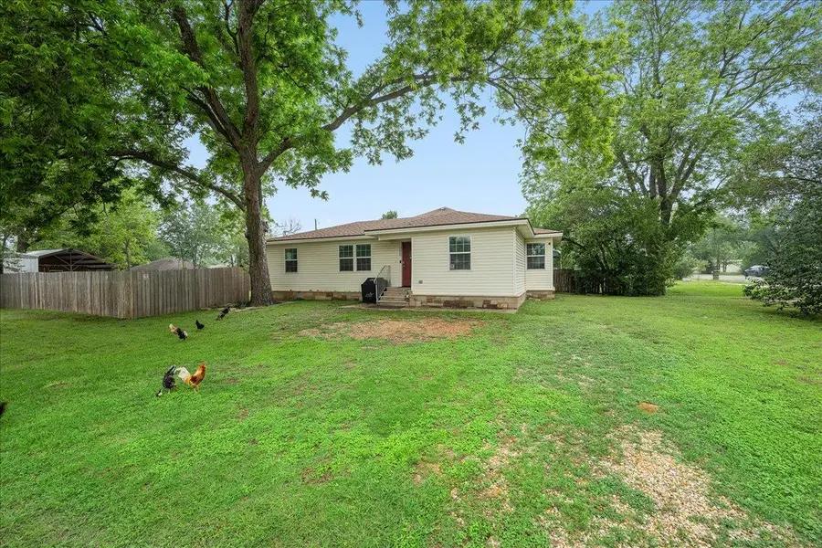 608 Washington St, Smithville, TX 78957 - #3
