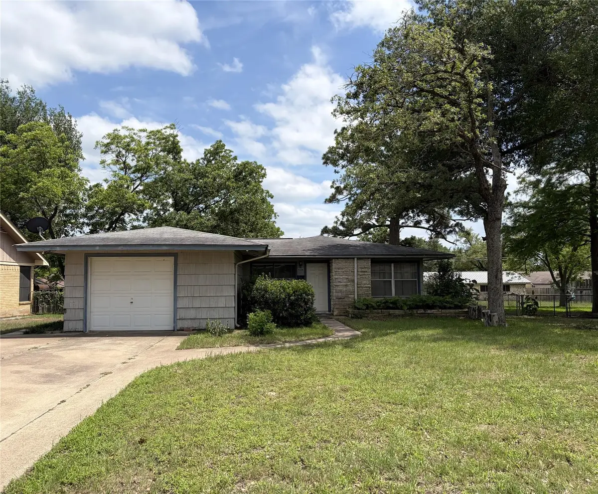 2109 Murray Ave, Rockdale, TX 76567 - #1