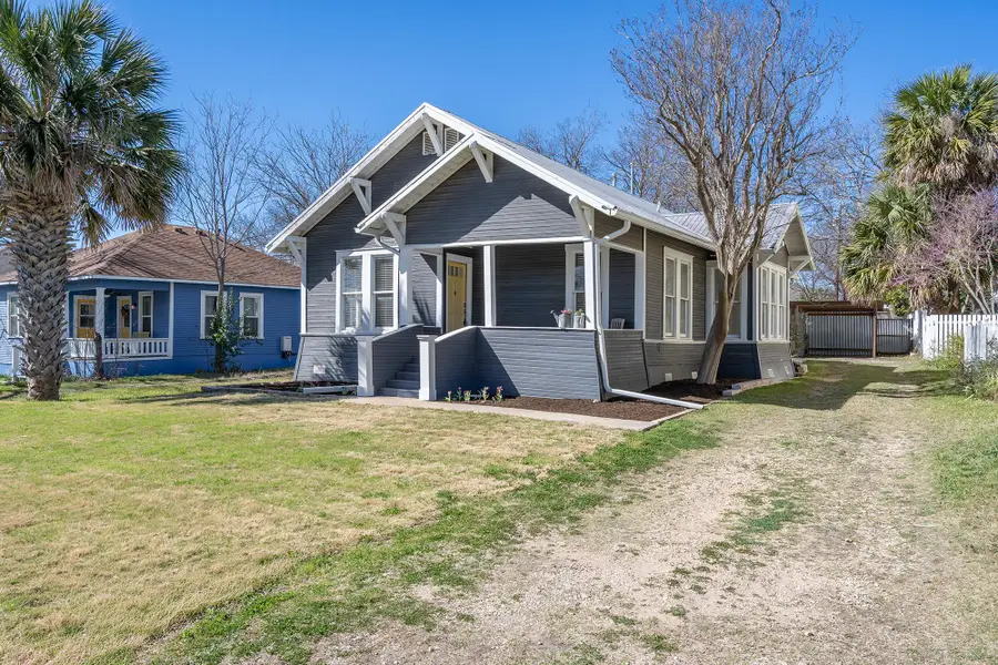 1012 W 6th St, Taylor, TX 76574 - #3
