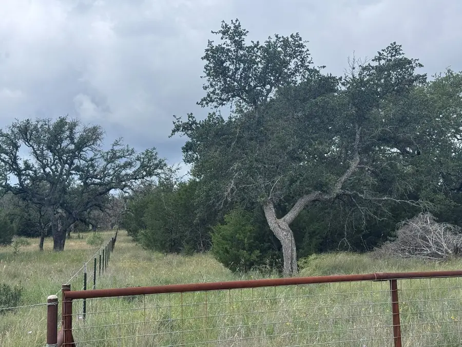 257 W Rolling Oaks Dr, Goldthwaite, TX 78644 - #2