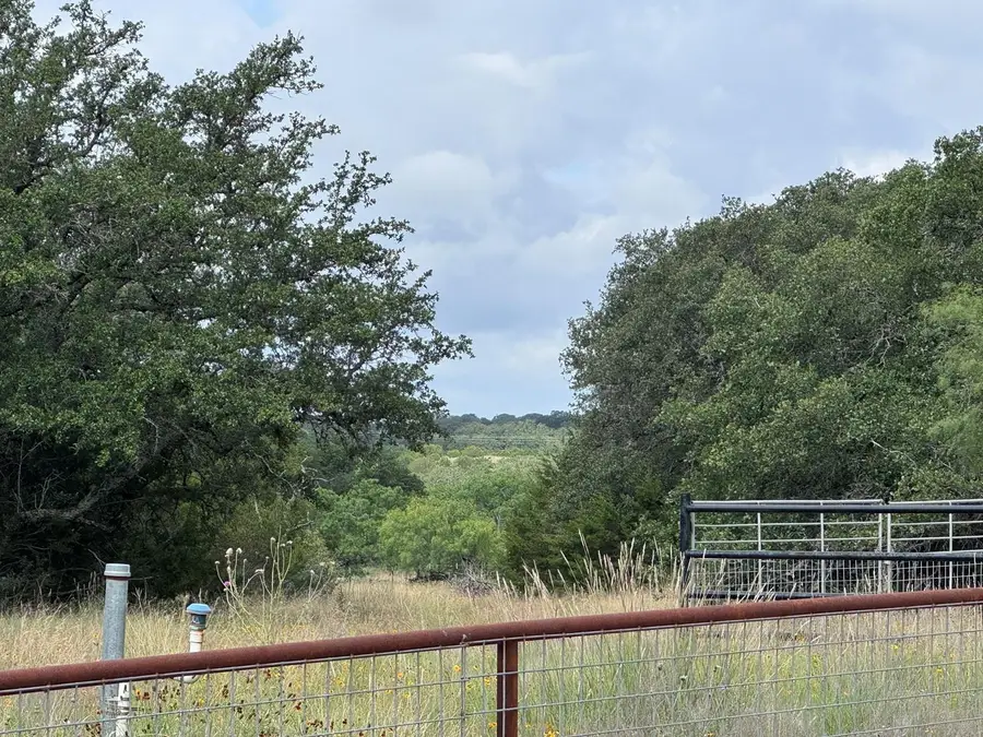 257 W Rolling Oaks Dr, Goldthwaite, TX 78644 - #3