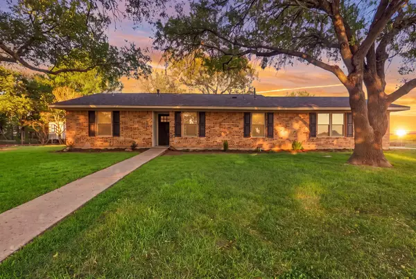 1714 Twin Island Dr, Lockhart, TX 78644