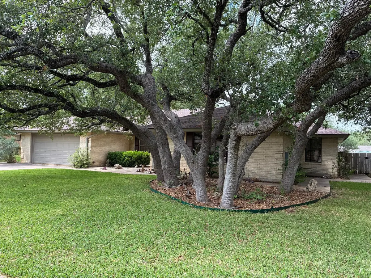 203 Oakwood Dr, Georgetown, TX 78628 - #1