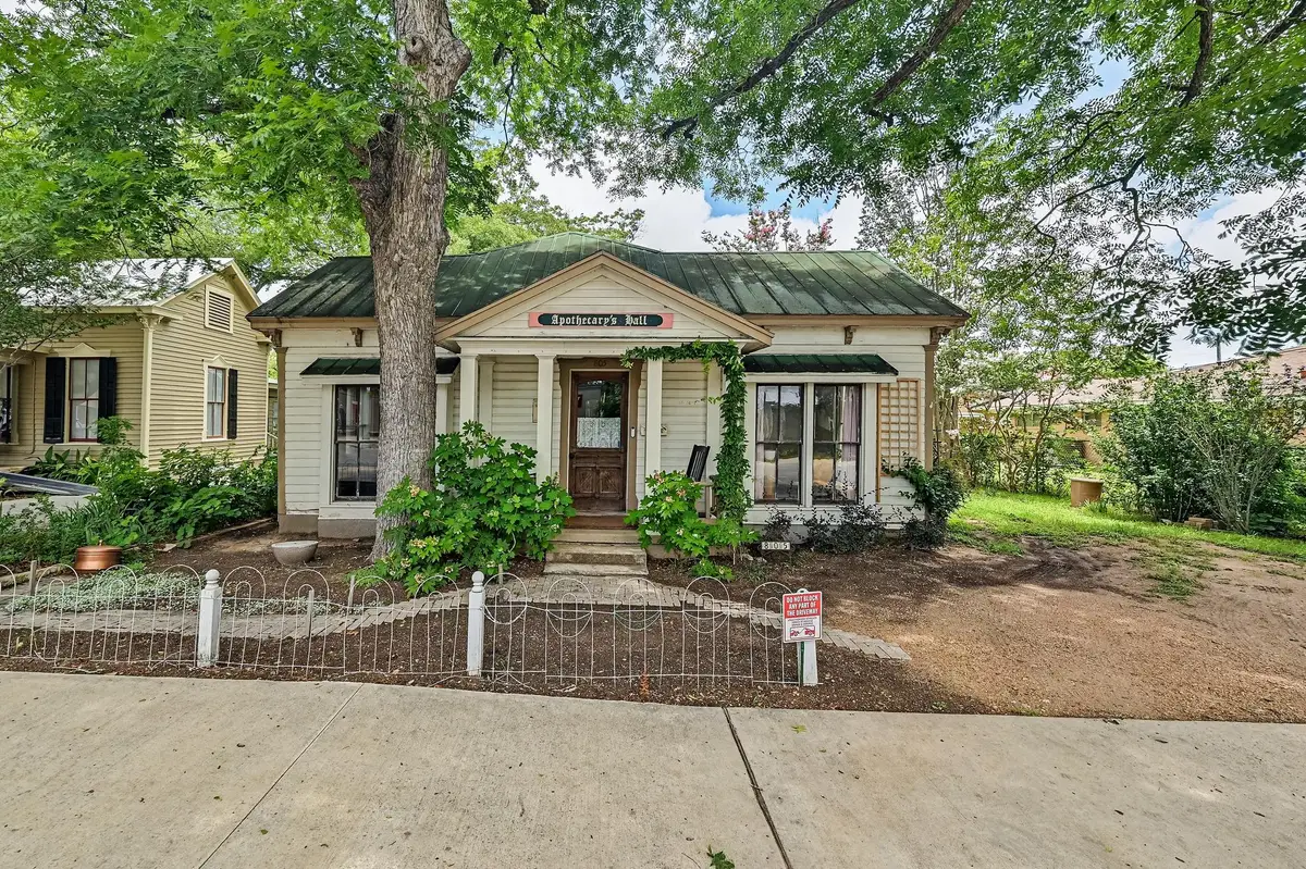 805 Main St, Bastrop, TX 78602 - #1