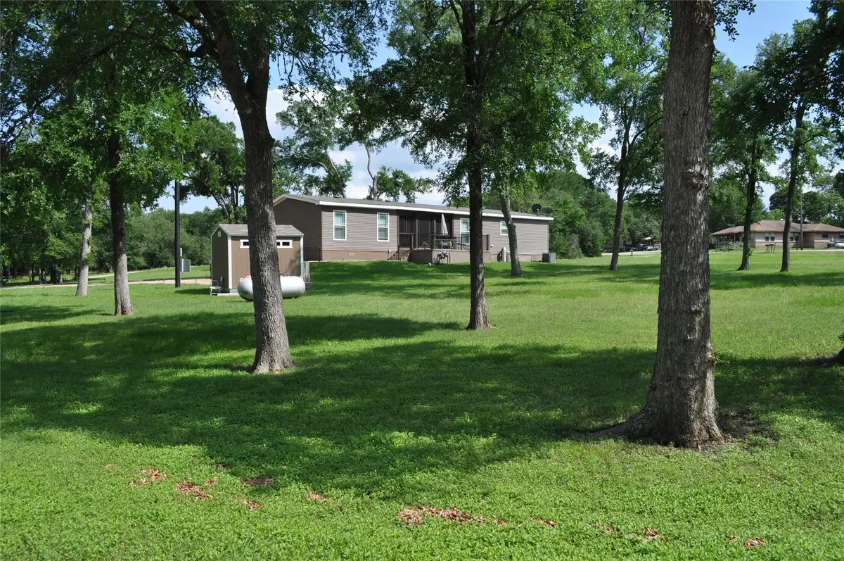 280 Lakewood Cir, Brenham, TX 77833 - Image #1