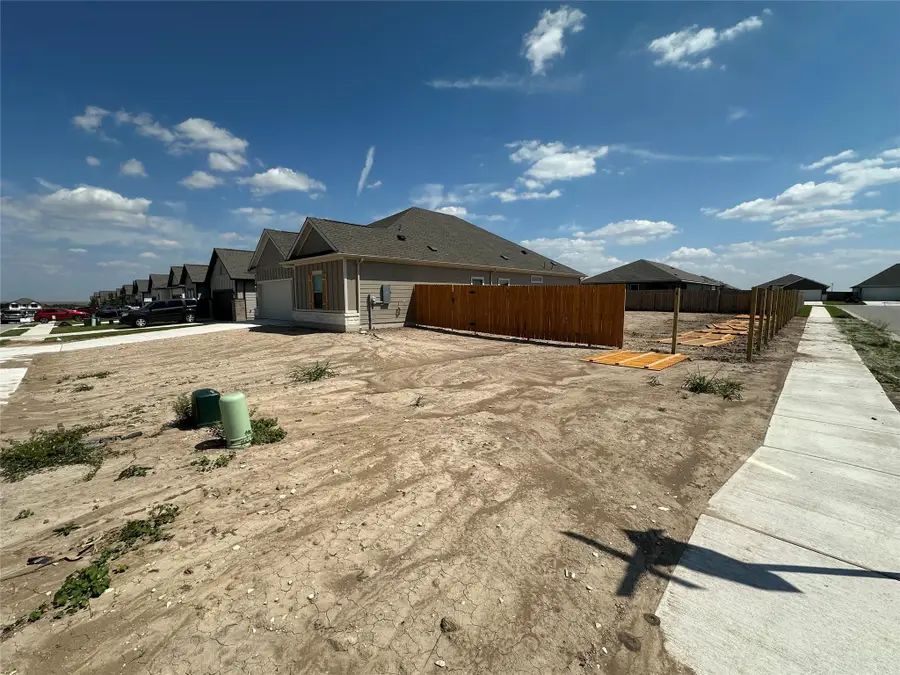 204 Lazy Lizzy Rd, Jarrell, TX 76537 - Image #2