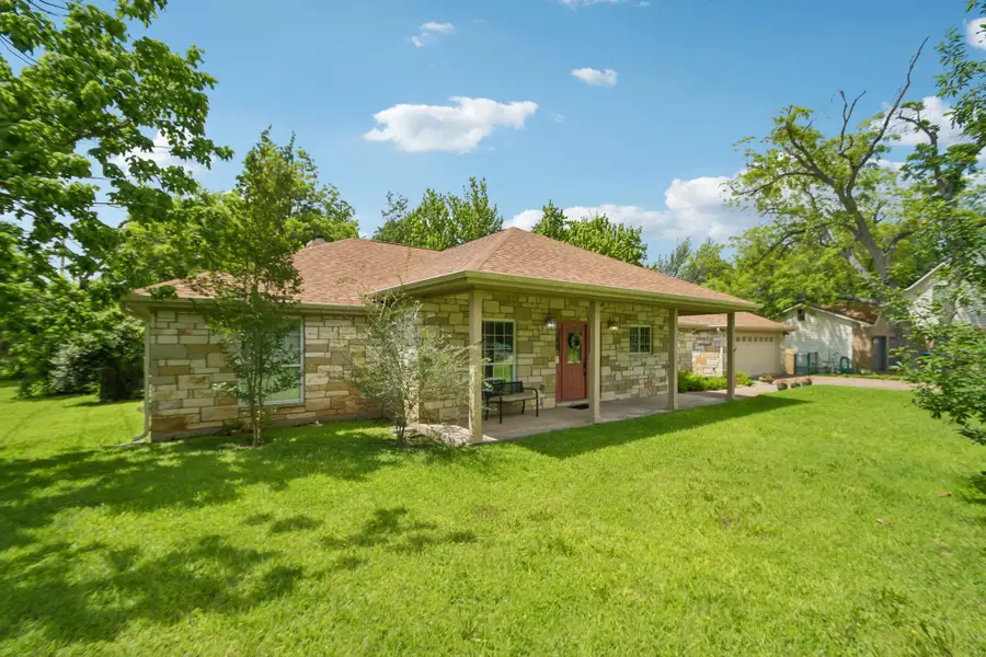 307 W 4th St, Elgin, TX 78621 - #2