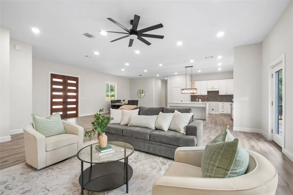 197 S Buckhorn Dr, Bastrop, TX 78602 - Image #1