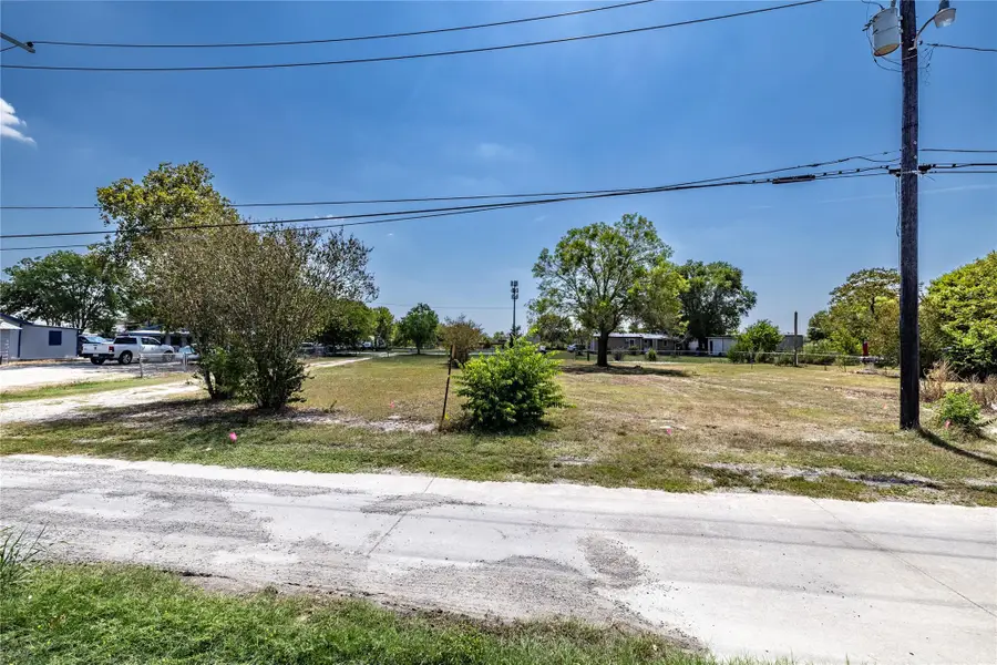 300 Blackjack St, Lockhart, TX 78644 - Image #3