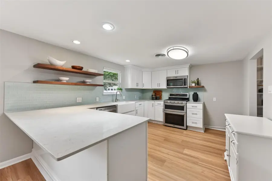 406 E 2nd St, Georgetown, TX 78626 - #3