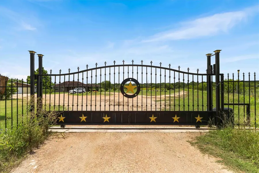 12212 Ballerstedt Rd, Elgin, TX 78621 - Image #2