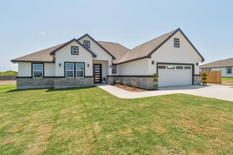 123 Bianca Cir, Del Valle, TX 78617 - Image #2