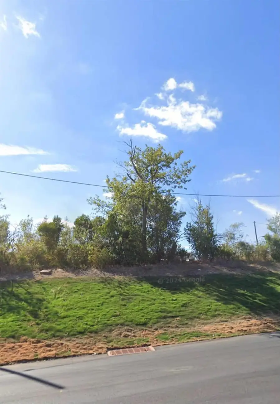 606 E 4th St, Taylor, TX 76574 - #2