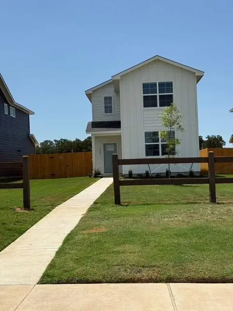 207 Puerto Plata Ave, Bastrop, TX 78602 - Image #1